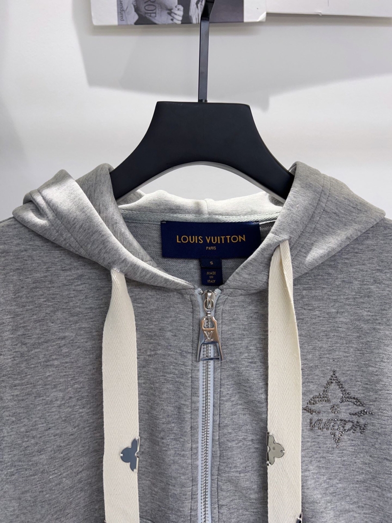 l0vis Vvtt0n outwear